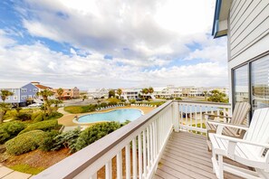 Property grounds - Bright corner condo steps from the beach with pools, hot tubs & tennis (Fort Morgan)