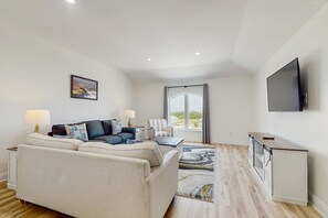 TV, offices - Luxury Beachfront Duplex in Fort Morgan | Pool, Elevator and Wedding-Friendly (Fort Morgan)