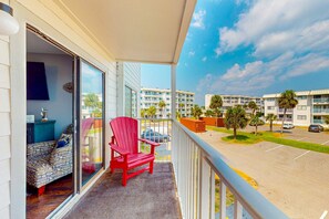 Property grounds - Gulf View Condo near the Beach & Golf w Resort Pools, Tennis & Gym (Fort Morgan)
