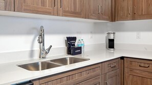 Fridge, dining tables - Landing | Spectacular 1BD, Clubhouse, Gym (Kissimmee)