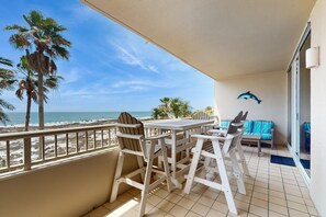 Outdoor dining - Gulf View Condo w Balcony & Resort Pool Tennis Sauna Gym (Gulf Shores)