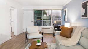 Smart TV - Landing | Beautiful 1BD, Gym, Clubhouse (Kissimmee)