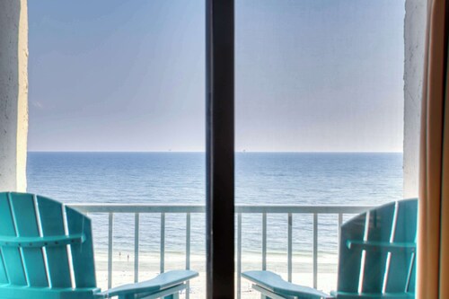 Top floor corner condo with hot tub, pools, gym - great for a couples getaway