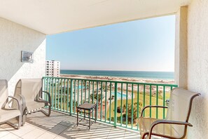 Property grounds - Gulf-front condo with balcony, shared pool, hot tub, & beach access (Fort Morgan)