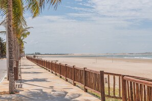ชายหาด