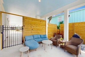 Terrace/patio - New dog-friendly home with a private pool near the Gulf (Gulf Shores)