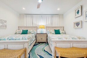 3 bedrooms, iron/ironing board, WiFi, bed sheets - New dog-friendly home with a private pool near the Gulf (Gulf Shores)