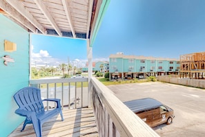 Property grounds - Beautiful condo near the beach with 2 outdoor pools and beach access (Gulf Shores)