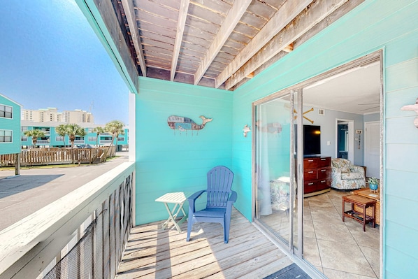 Terrace/patio - Beautiful condo near the beach with 2 outdoor pools and beach access (Gulf Shores)