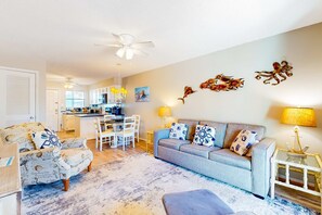 TV, DVD player, offices - Condo with parking and location near the beach, pools, amazing views (Gulf Shores)
