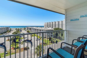 Property grounds - Renovated Gulf-side condo with pools, hot tub, & fitness center (Gulf Shores)