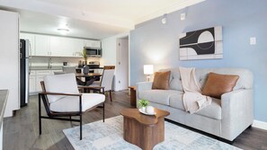 Smart TV - Landing | Incredible 2BD, Gym, Clubhouse (Kissimmee)