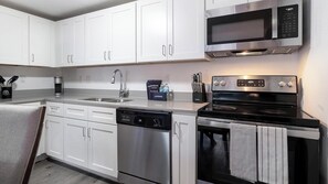 Refrigerador y comedor 