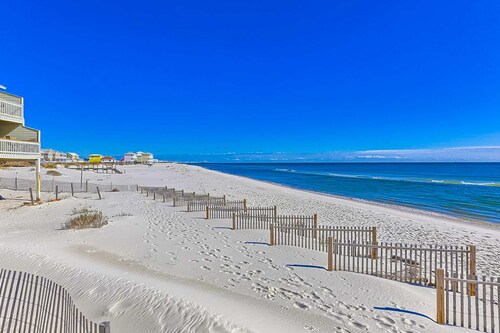 Dog-friendly townhome with Gulf views, balconies, pool, W/D, & AC - snowbirds OK