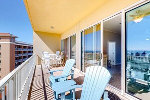 Property grounds - Beachview 6th-floor condo with gulf & beach views, balcony, hot tub, pool, gym (Fort Morgan)