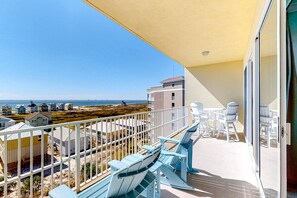 Property grounds - Beachview 6th-floor condo with gulf & beach views, balcony, hot tub, pool, gym (Fort Morgan)