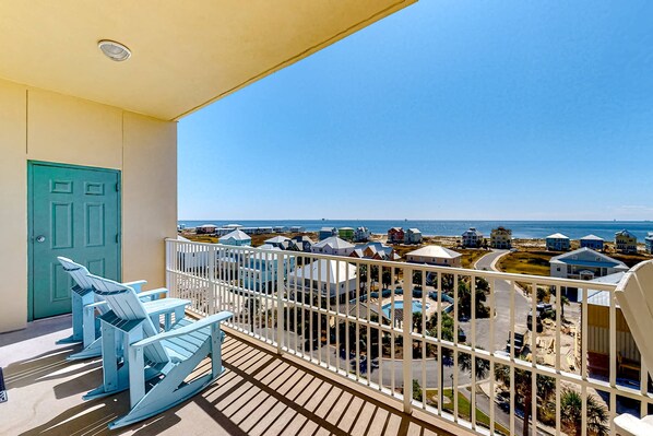 Property grounds - Beachview 6th-floor condo with gulf & beach views, balcony, hot tub, pool, gym (Fort Morgan)