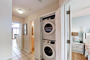 Interior - Direct Gulf Front Condo with Resort Pools & Hot Tubs - Steps to Beach (Gulf Shores)