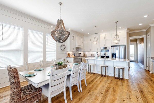 Dining - Gorgeous Oceanside Home with WiFi, Private Pool, Central AC, W&D - Steps From Beach (Gulf Shores)