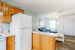 Interior - Gulf-front getaway just steps from the sand with free WiFi, AC, deck, & pool (Gulf Shores)