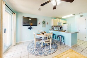 Dining - Second Floor Condo w Shared Pool & Hot Tub, WiFi, Central AC, and Washer Dryer (Gulf Shores)