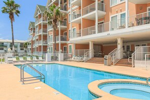 Pool - Second Floor Condo w Shared Pool & Hot Tub, WiFi, Central AC, and Washer Dryer (Gulf Shores)