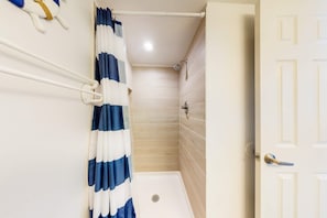 Shower, hair dryer, towels - Home w/partial ocean views, internet, washer/dryer, central AC (Gulf Shores)