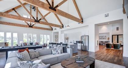 Landing | Stylish 1BD, Clubhouse, Pool