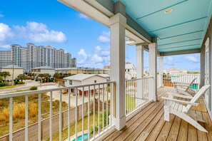 Property grounds - Custom built, dog friendly home with private pool & balcony close to the beach (Gulf Shores)
