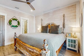 4 bedrooms, iron/ironing board, WiFi, bed sheets - Custom built, dog friendly home with private pool & balcony close to the beach (Gulf Shores)