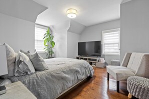5 bedrooms, WiFi, bed sheets - Large 6‑Bedroom Home Minutes From MetLife — World Cup 2026 Ready! (City of Orange)