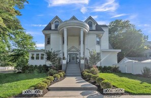 Exterior - Large 6‑Bedroom Home Minutes From MetLife — World Cup 2026 Ready! (City of Orange)