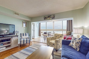 TV, offices - Spacious beachfront condo with outdoor pool & Gulf views (Gulf Shores)