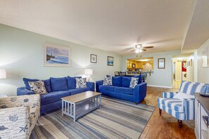 TV, offices - Spacious beachfront condo with outdoor pool & Gulf views (Gulf Shores)