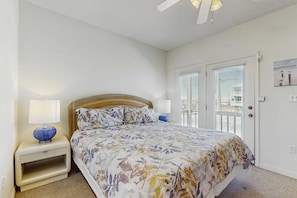 4 bedrooms, iron/ironing board, WiFi - Large, Gulf front rental on the beach near Gulf Shores restaurants & activities (Gulf Shores)