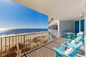 Property grounds - Gulf-front condo with hot tub, sauna, indoor pool & beach access - near dining (Gulf Shores)
