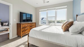 1 slaapkamer, een bureau, een strijkplank/strijkijzer, wifi