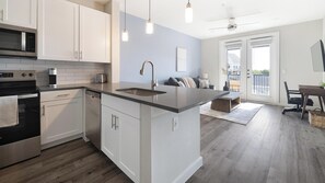 Private kitchen - Landing | Modern 1BD, Clubhouse, Gym (Salado)