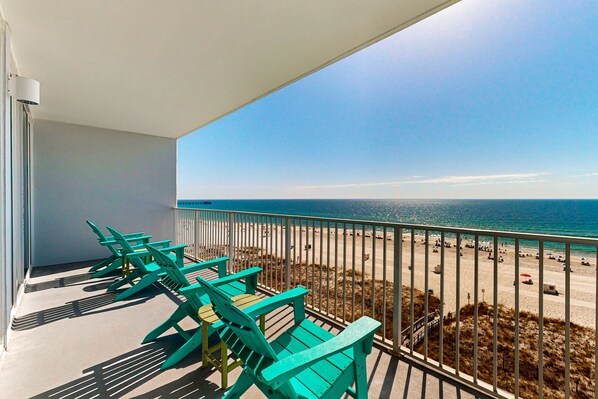 Property grounds - Gulf-front condo w/ 2 pools, sauna, hot tubs, fitness center & stunning views (Gulf Shores)