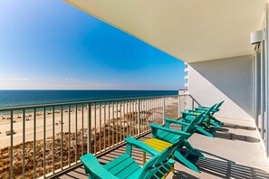 Property grounds - Gulf-front condo w/ 2 pools, sauna, hot tubs, fitness center & stunning views (Gulf Shores)