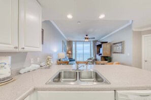 Interior - Gulf-front condo w/ private balcony & shared pools, hot tubs & gym (Gulf Shores)