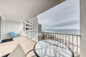 Property grounds - Gulf-front condo w/ private balcony & shared pools, hot tubs & gym (Gulf Shores)