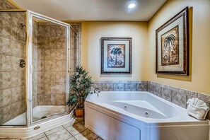 Shower, towels - Gulf front condo with multiple community pools, a private balcony, & gym (Gulf Shores)