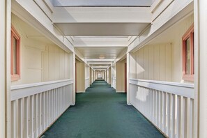 Interior - Waterfront getaway with beach view, shared pools & sports courts (Fort Morgan)