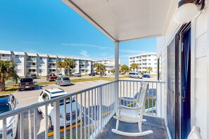 Property grounds - Ocean-view condo near the beach with indoor pool, gym, & basketball (Fort Morgan)