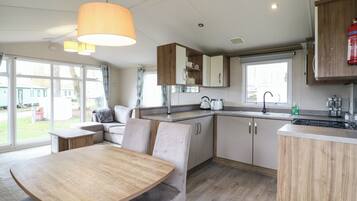 Cookware/dishes/utensils