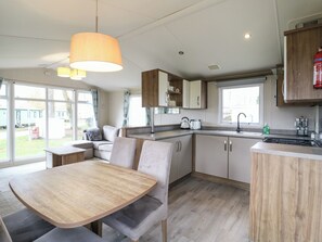 Cookware/dishes/utensils - Mp61 MP Billing Aquadrome Holiday Park (Northampton)