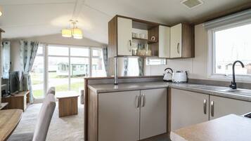 Cookware/dishes/utensils