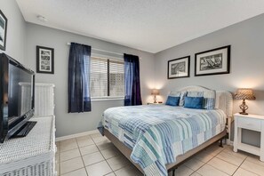 2 bedrooms, Internet, bed sheets - Hotel suite with beach access, shared pool - in a great location (Fort Morgan)