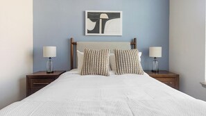 Desk, iron/ironing board, WiFi, bed sheets - Landing | Spectacular 1BD, Game Room, Courtyard (Houston)